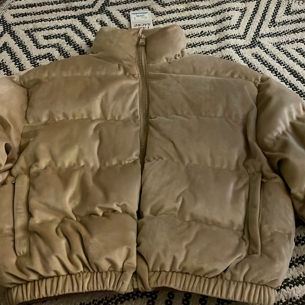 brown puffer jacket, fluffy, never worn, very cute for winter, great to style
